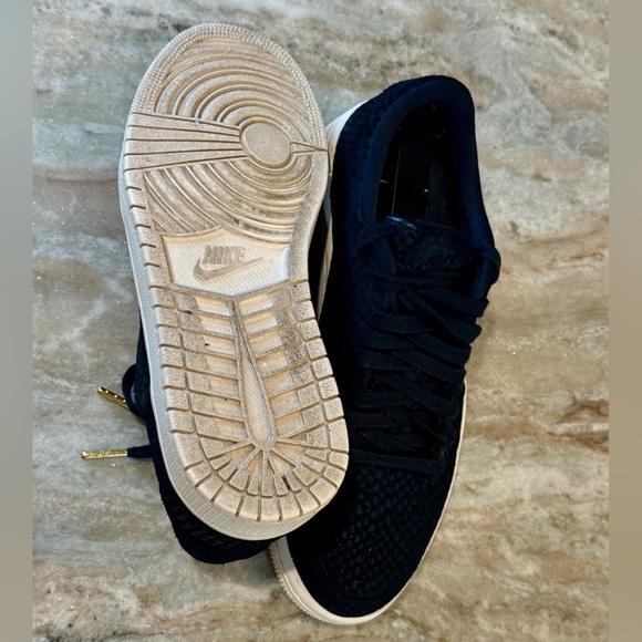 Women’s NIKE Jordan 1 Retro rare black python sneakers- no swoosh. Size 9 - Picture 9 of 11